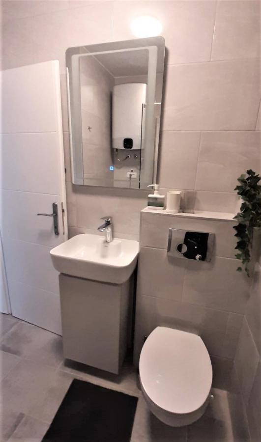 Luca, Digital Nomad Getaway Studio Apartment Zagreb Exteriör bild
