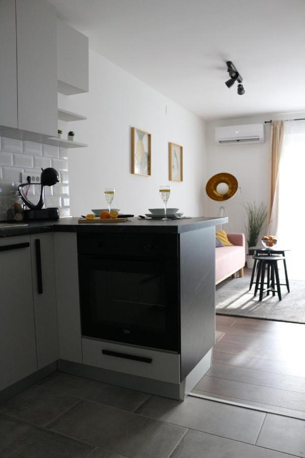 Luca, Digital Nomad Getaway Studio Apartment Zagreb Exteriör bild